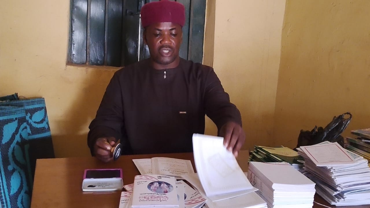 iDanraka Care Foundation Donates Books to Support Learning at Cibiyar Fodiyo